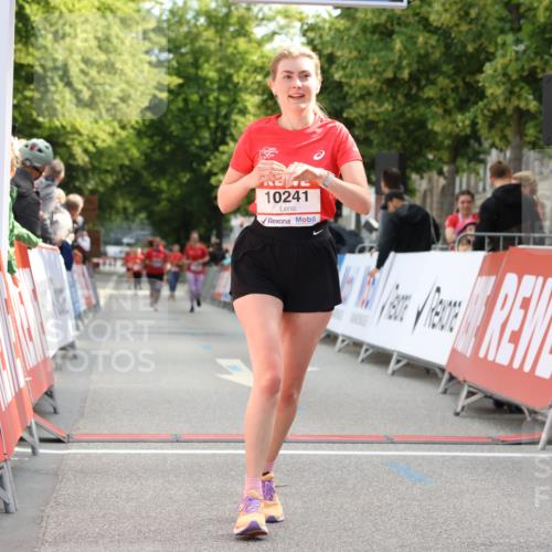 08.06.2024 - REWE Women's Run Strokosch-Dieckow http://msf.ph/oto/6249260 09.06.2024 10:06:15 Ziel 10241, 10323, 10408 meine-sportfotos.de