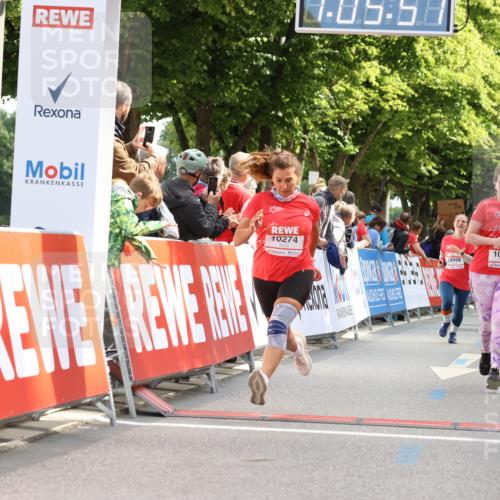 08.06.2024 - REWE Women's Run Strokosch-Dieckow http://msf.ph/oto/6249269 09.06.2024 10:06:26 Ziel 10123, 10274, 10488, 10661 meine-sportfotos.de