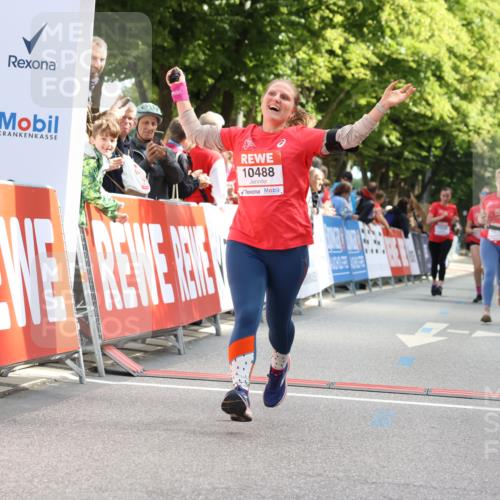 08.06.2024 - REWE Women's Run Strokosch-Dieckow http://msf.ph/oto/6249286 09.06.2024 10:06:30 Ziel 10123, 10220, 10274, 10488, 10636, 10661 meine-sportfotos.de