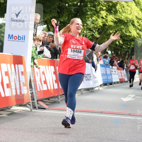 08.06.2024 - REWE Women's Run Strokosch-Dieckow http://msf.ph/oto/6249294 09.06.2024 10:06:31 Ziel 10123, 10220, 10274, 10488, 10636, 10661 meine-sportfotos.de