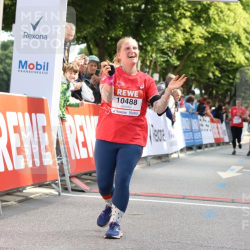 08.06.2024 - REWE Women's Run Strokosch-Dieckow http://msf.ph/oto/6249297 09.06.2024 10:06:31 Ziel 10123, 10220, 10274, 10488, 10636, 10661 meine-sportfotos.de
