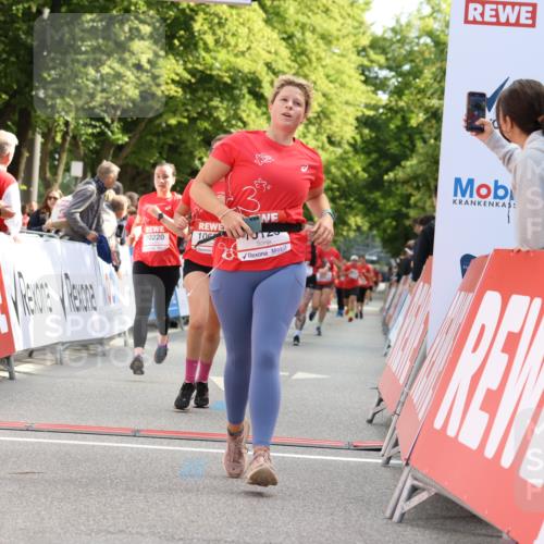 08.06.2024 - REWE Women's Run Strokosch-Dieckow http://msf.ph/oto/6249309 09.06.2024 10:06:34 Ziel 10123, 10177, 10220, 10471, 10488, 10636 meine-sportfotos.de