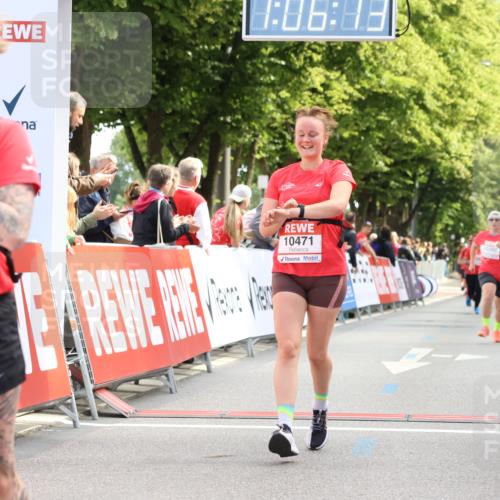 08.06.2024 - REWE Women's Run Strokosch-Dieckow http://msf.ph/oto/6249339 09.06.2024 10:06:42 Ziel 10177, 10380, 10471 meine-sportfotos.de