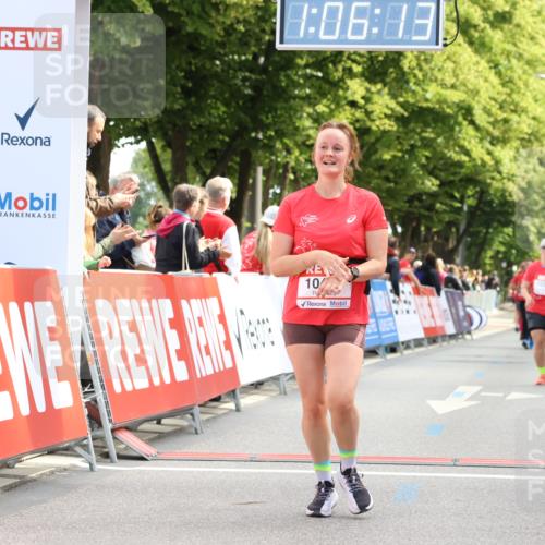 08.06.2024 - REWE Women's Run Strokosch-Dieckow http://msf.ph/oto/6249344 09.06.2024 10:06:42 Ziel 10177, 10380, 10471 meine-sportfotos.de