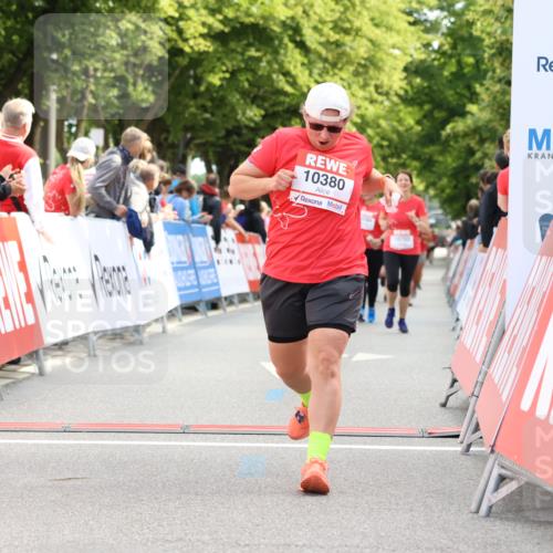 08.06.2024 - REWE Women's Run Strokosch-Dieckow http://msf.ph/oto/6249350 09.06.2024 10:06:46 Ziel 10036, 10284, 10380, 10395, 10471, 10703 meine-sportfotos.de