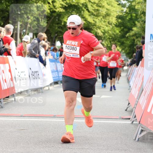 08.06.2024 - REWE Women's Run Strokosch-Dieckow http://msf.ph/oto/6249358 09.06.2024 10:06:46 Ziel 10036, 10284, 10380, 10395, 10471, 10703 meine-sportfotos.de