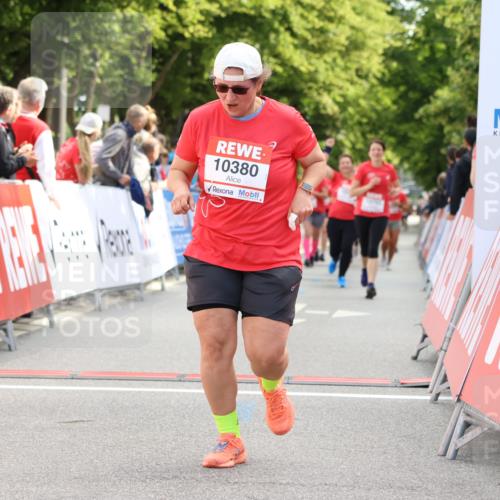 08.06.2024 - REWE Women's Run Strokosch-Dieckow http://msf.ph/oto/6249361 09.06.2024 10:06:47 Ziel 10036, 10284, 10380, 10395, 10471, 10703, 10761 meine-sportfotos.de
