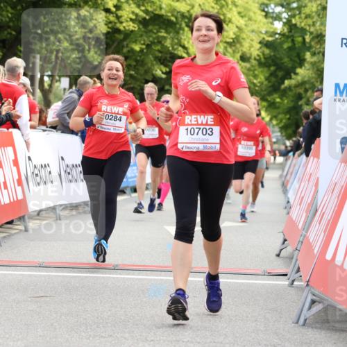 08.06.2024 - REWE Women's Run Strokosch-Dieckow http://msf.ph/oto/6249373 09.06.2024 10:06:52 Ziel 10036, 10284, 10353, 10395, 10604, 10637, 10703, 10761 meine-sportfotos.de
