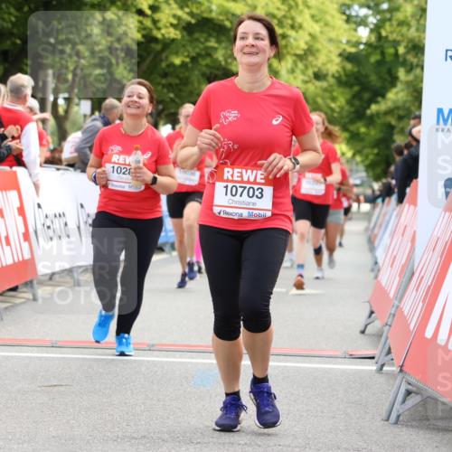 08.06.2024 - REWE Women's Run Strokosch-Dieckow http://msf.ph/oto/6249379 09.06.2024 10:06:52 Ziel 10036, 10284, 10353, 10395, 10604, 10637, 10703, 10761 meine-sportfotos.de