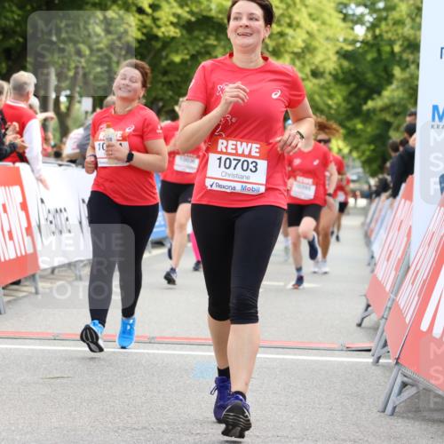 08.06.2024 - REWE Women's Run Strokosch-Dieckow http://msf.ph/oto/6249382 09.06.2024 10:06:52 Ziel 10036, 10284, 10353, 10395, 10604, 10637, 10703, 10761 meine-sportfotos.de