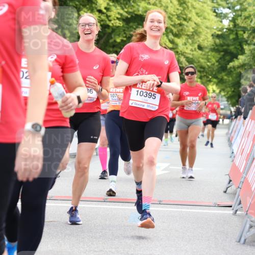 08.06.2024 - REWE Women's Run Strokosch-Dieckow http://msf.ph/oto/6249387 09.06.2024 10:06:54 Ziel 10036, 10057, 10284, 10353, 10395, 10604, 10637, 10703, 10753, 10761 meine-sportfotos.de