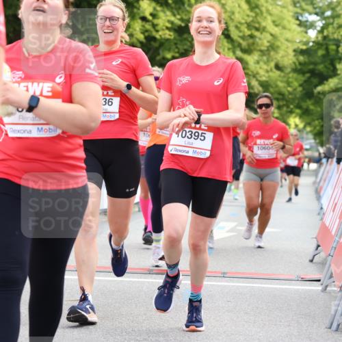 08.06.2024 - REWE Women's Run Strokosch-Dieckow http://msf.ph/oto/6249393 09.06.2024 10:06:54 Ziel 10036, 10057, 10284, 10353, 10395, 10604, 10637, 10703, 10753, 10761 meine-sportfotos.de