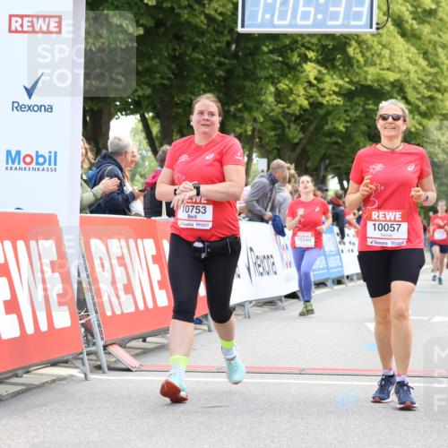 08.06.2024 - REWE Women's Run Strokosch-Dieckow http://msf.ph/oto/6249408 09.06.2024 10:07:02 Ziel 10057, 10340, 10416, 10463, 10629, 10753 meine-sportfotos.de