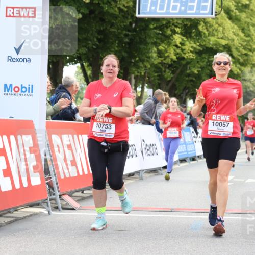 08.06.2024 - REWE Women's Run Strokosch-Dieckow http://msf.ph/oto/6249411 09.06.2024 10:07:03 Ziel 10057, 10340, 10416, 10463, 10629, 10753 meine-sportfotos.de