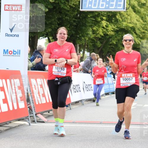 08.06.2024 - REWE Women's Run Strokosch-Dieckow http://msf.ph/oto/6249414 09.06.2024 10:07:03 Ziel 10057, 10340, 10416, 10463, 10629, 10753 meine-sportfotos.de