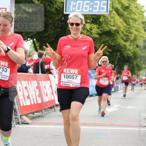 08.06.2024 - REWE Women's Run Strokosch-Dieckow http://msf.ph/oto/6249417 09.06.2024 10:07:04 Ziel 10057, 10340, 10416, 10463, 10629, 10753 meine-sportfotos.de