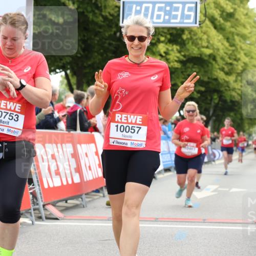 08.06.2024 - REWE Women's Run Strokosch-Dieckow http://msf.ph/oto/6249419 09.06.2024 10:07:04 Ziel 10057, 10340, 10416, 10463, 10629, 10753 meine-sportfotos.de