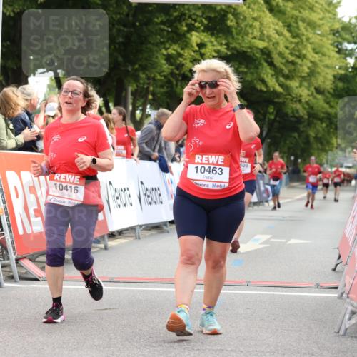 08.06.2024 - REWE Women's Run Strokosch-Dieckow http://msf.ph/oto/6249427 09.06.2024 10:07:08 Ziel 10340, 10416, 10463, 10629 meine-sportfotos.de