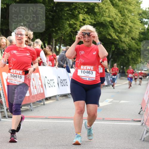08.06.2024 - REWE Women's Run Strokosch-Dieckow http://msf.ph/oto/6249433 09.06.2024 10:07:08 Ziel 10340, 10416, 10463, 10629 meine-sportfotos.de
