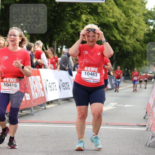08.06.2024 - REWE Women's Run Strokosch-Dieckow http://msf.ph/oto/6249436 09.06.2024 10:07:08 Ziel 10340, 10416, 10463, 10629 meine-sportfotos.de