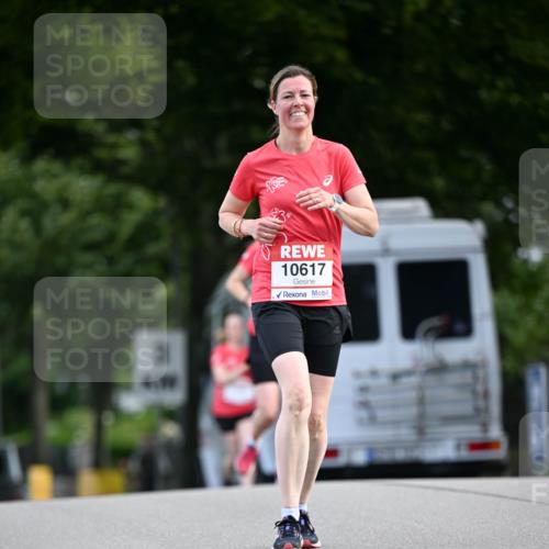 08.06.2024 - REWE Women's Run Dr. Thomas Lammeyer http://msf.ph/oto/6250944 09.06.2024 09:48:16 Laufen 3, 10617 meine-sportfotos.de