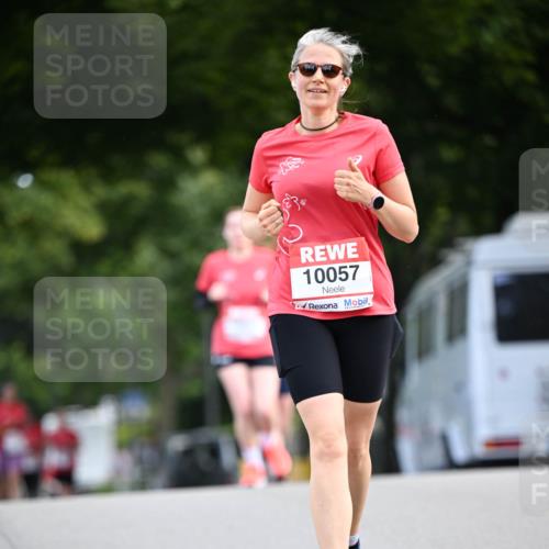 08.06.2024 - REWE Women's Run Dr. Thomas Lammeyer http://msf.ph/oto/6250975 09.06.2024 09:48:21 Laufen 10057 meine-sportfotos.de