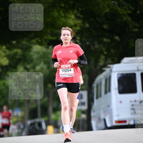 08.06.2024 - REWE Women's Run Dr. Thomas Lammeyer http://msf.ph/oto/6250993 09.06.2024 09:48:24 Laufen 10254 meine-sportfotos.de