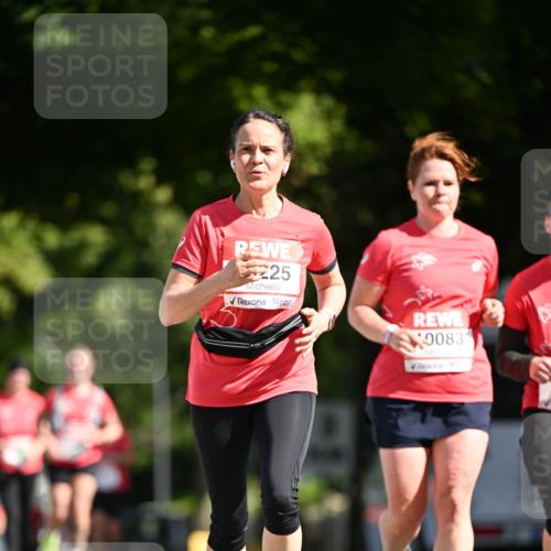 08.06.2024 - REWE Women's Run Dr. Thomas Lammeyer http://msf.ph/oto/6251378 09.06.2024 09:49:53 Laufen 7, 25, 9083 meine-sportfotos.de