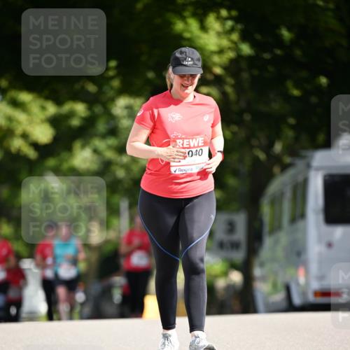 08.06.2024 - REWE Women's Run Dr. Thomas Lammeyer http://msf.ph/oto/6253222 09.06.2024 09:54:48 Laufen 040 meine-sportfotos.de