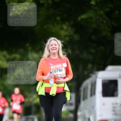 08.06.2024 - REWE Women's Run Dr. Thomas Lammeyer http://msf.ph/oto/6253941 09.06.2024 09:58:49 Laufen 10790 meine-sportfotos.de