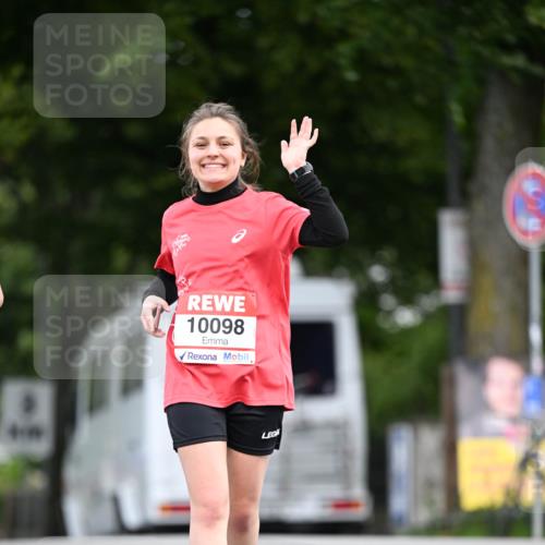 08.06.2024 - REWE Women's Run Dr. Thomas Lammeyer http://msf.ph/oto/6254011 09.06.2024 09:59:00 Laufen 10098 meine-sportfotos.de