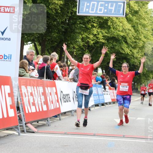 08.06.2024 - REWE Women's Run Strokosch-Dieckow http://msf.ph/oto/6256374 09.06.2024 10:07:17 Ziel 10518, 10692 meine-sportfotos.de