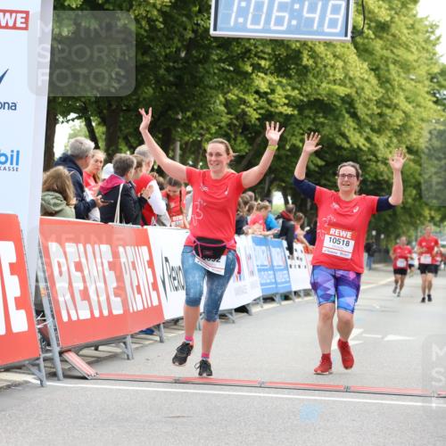 08.06.2024 - REWE Women's Run Strokosch-Dieckow http://msf.ph/oto/6256400 09.06.2024 10:07:17 Ziel 10518, 10692 meine-sportfotos.de