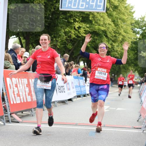 08.06.2024 - REWE Women's Run Strokosch-Dieckow http://msf.ph/oto/6256409 09.06.2024 10:07:18 Ziel 10518, 10692 meine-sportfotos.de