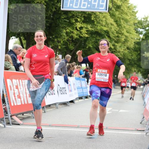 08.06.2024 - REWE Women's Run Strokosch-Dieckow http://msf.ph/oto/6256418 09.06.2024 10:07:18 Ziel 10518, 10692 meine-sportfotos.de