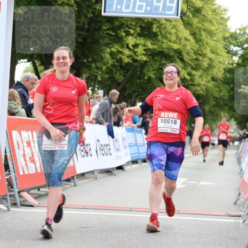 08.06.2024 - REWE Women's Run Strokosch-Dieckow http://msf.ph/oto/6256421 09.06.2024 10:07:19 Ziel 10453, 10518, 10692 meine-sportfotos.de