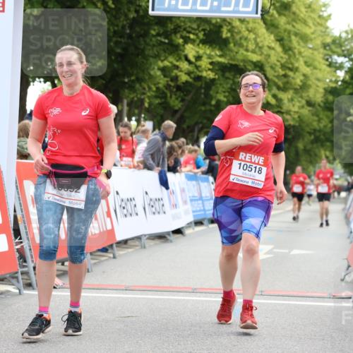 08.06.2024 - REWE Women's Run Strokosch-Dieckow http://msf.ph/oto/6256427 09.06.2024 10:07:19 Ziel 10453, 10518, 10692 meine-sportfotos.de