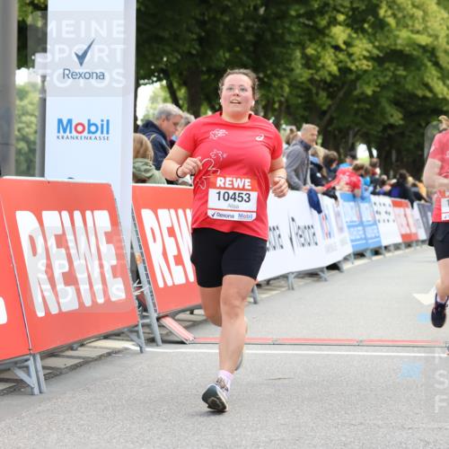 08.06.2024 - REWE Women's Run Strokosch-Dieckow http://msf.ph/oto/6256440 09.06.2024 10:07:28 Ziel 10453, 10617 meine-sportfotos.de