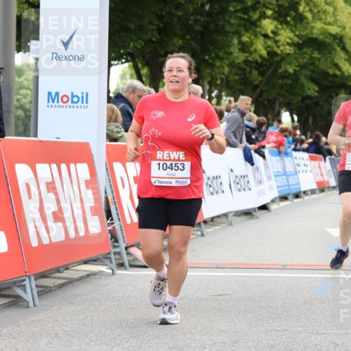 08.06.2024 - REWE Women's Run Strokosch-Dieckow http://msf.ph/oto/6256444 09.06.2024 10:07:28 Ziel 10453, 10617 meine-sportfotos.de