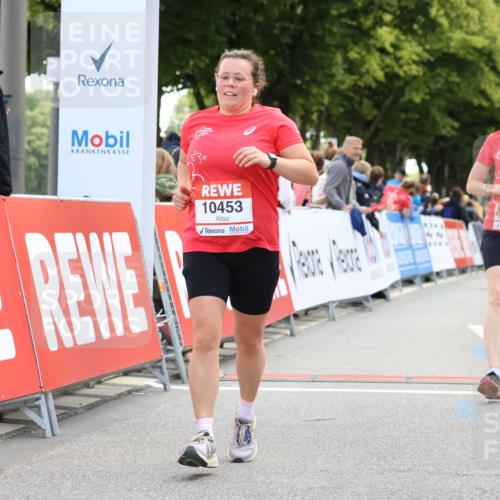 08.06.2024 - REWE Women's Run Strokosch-Dieckow http://msf.ph/oto/6256446 09.06.2024 10:07:28 Ziel 10453, 10617 meine-sportfotos.de