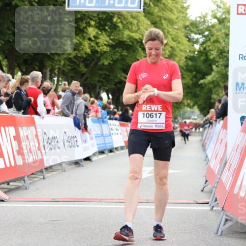 08.06.2024 - REWE Women's Run Strokosch-Dieckow http://msf.ph/oto/6256450 09.06.2024 10:07:30 Ziel 10453, 10617 meine-sportfotos.de