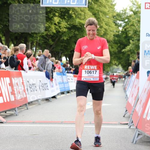 08.06.2024 - REWE Women's Run Strokosch-Dieckow http://msf.ph/oto/6256453 09.06.2024 10:07:30 Ziel 10453, 10617 meine-sportfotos.de