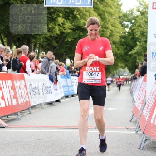 08.06.2024 - REWE Women's Run Strokosch-Dieckow http://msf.ph/oto/6256457 09.06.2024 10:07:30 Ziel 10453, 10617 meine-sportfotos.de