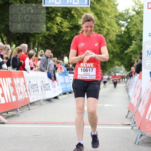 08.06.2024 - REWE Women's Run Strokosch-Dieckow http://msf.ph/oto/6256460 09.06.2024 10:07:30 Ziel 10453, 10617 meine-sportfotos.de