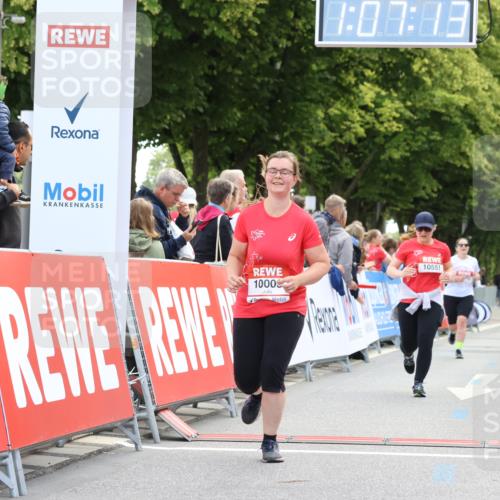 08.06.2024 - REWE Women's Run Strokosch-Dieckow http://msf.ph/oto/6256484 09.06.2024 10:07:43 Ziel 10003, 10551, 10670 meine-sportfotos.de