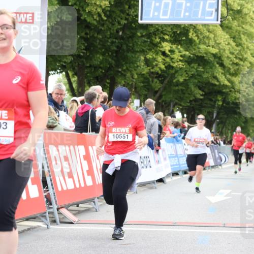 08.06.2024 - REWE Women's Run Strokosch-Dieckow http://msf.ph/oto/6256493 09.06.2024 10:07:45 Ziel 10003, 10382, 10551, 10670 meine-sportfotos.de
