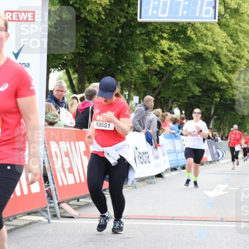 08.06.2024 - REWE Women's Run Strokosch-Dieckow http://msf.ph/oto/6256497 09.06.2024 10:07:45 Ziel 10003, 10382, 10551, 10670 meine-sportfotos.de