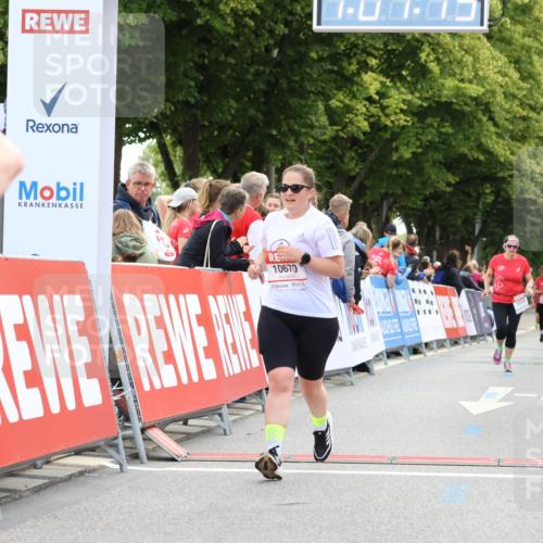 08.06.2024 - REWE Women's Run Strokosch-Dieckow http://msf.ph/oto/6256507 09.06.2024 10:07:48 Ziel 10382, 10551, 10670 meine-sportfotos.de