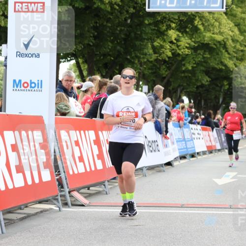 08.06.2024 - REWE Women's Run Strokosch-Dieckow http://msf.ph/oto/6256514 09.06.2024 10:07:48 Ziel 10382, 10551, 10670 meine-sportfotos.de