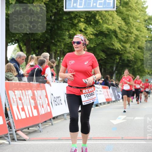 08.06.2024 - REWE Women's Run Strokosch-Dieckow http://msf.ph/oto/6256523 09.06.2024 10:07:53 Ziel 10122, 10382, 10435, 10514, 10670 meine-sportfotos.de
